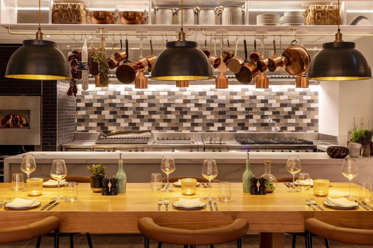 Virgin Hotels Edinburgh Ngoại thất bức ảnh The open kitchen at The Ivy Temple Row
