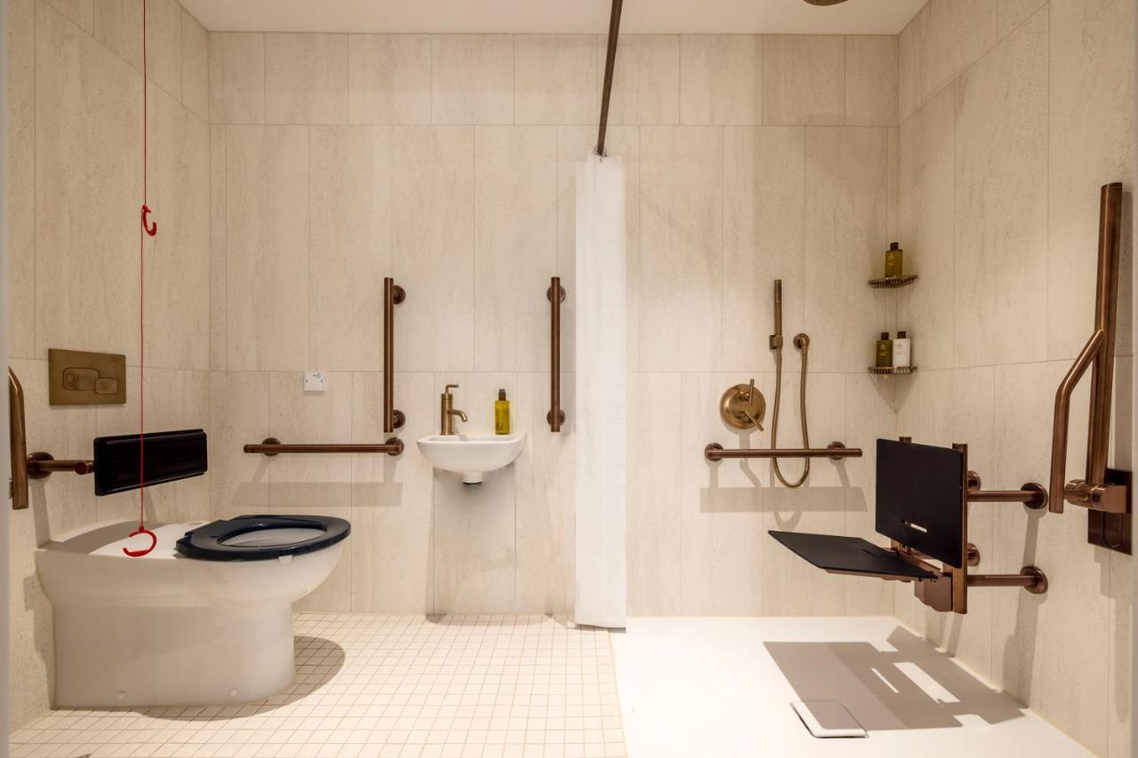 Virgin Hotels Edinburgh Ngoại thất bức ảnh Disabled toilet with shower