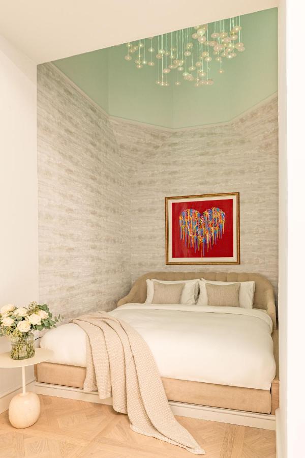 Virgin Hotels Edinburgh Ngoại thất bức ảnh A bedroom with a bed