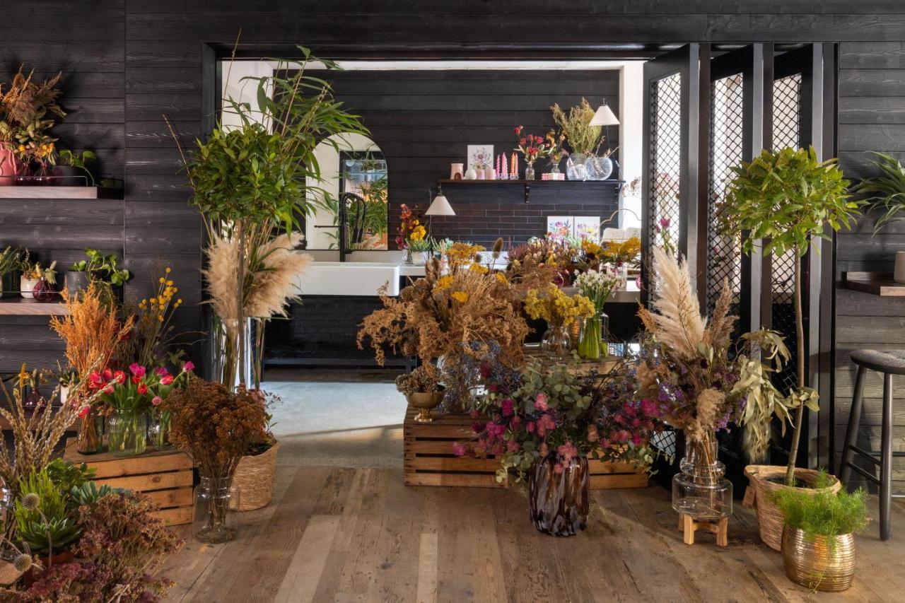 Virgin Hotels Edinburgh Ngoại thất bức ảnh Flower arrangement at the Flower Market