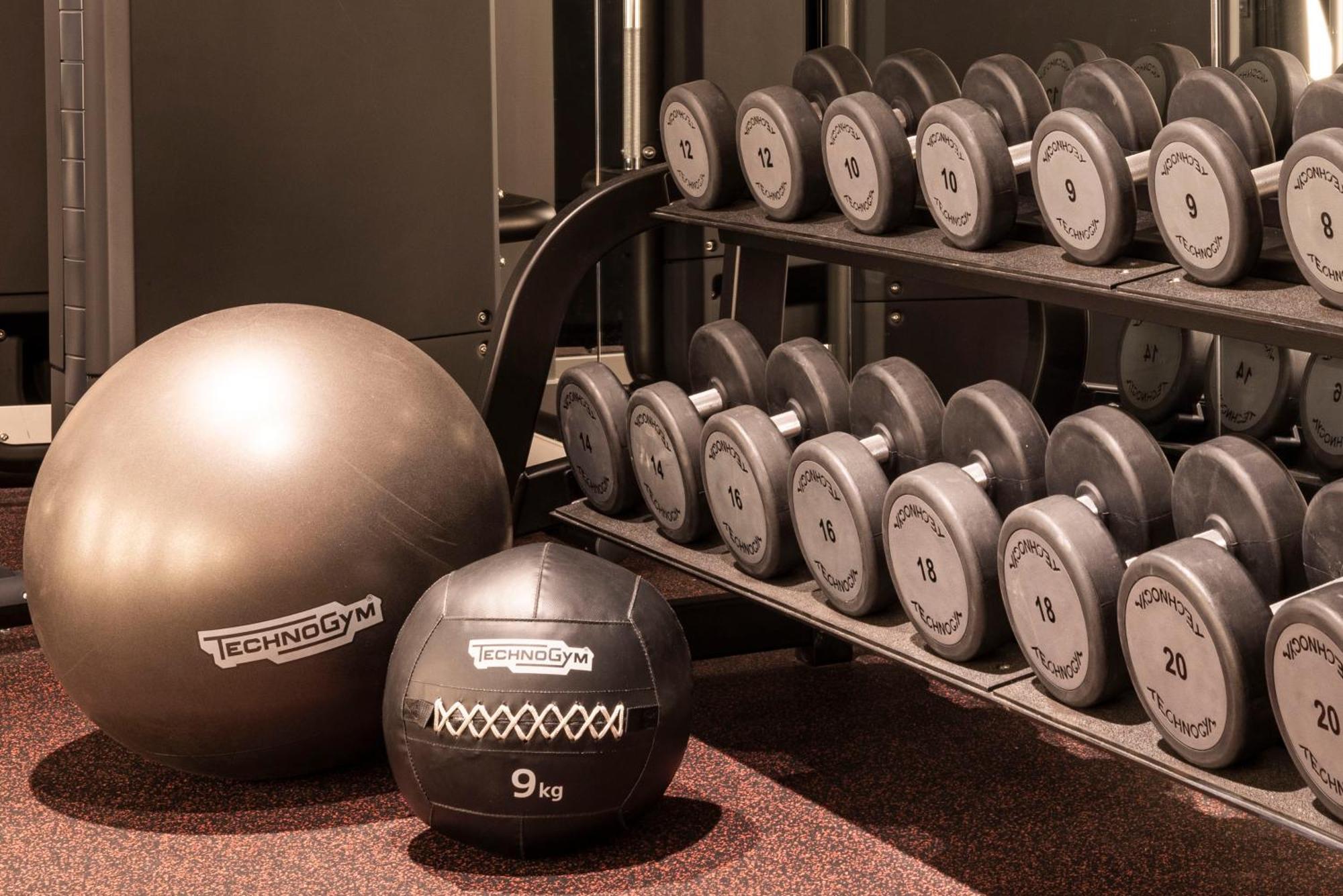 Virgin Hotels Edinburgh Ngoại thất bức ảnh Dumbbells and exercise balls